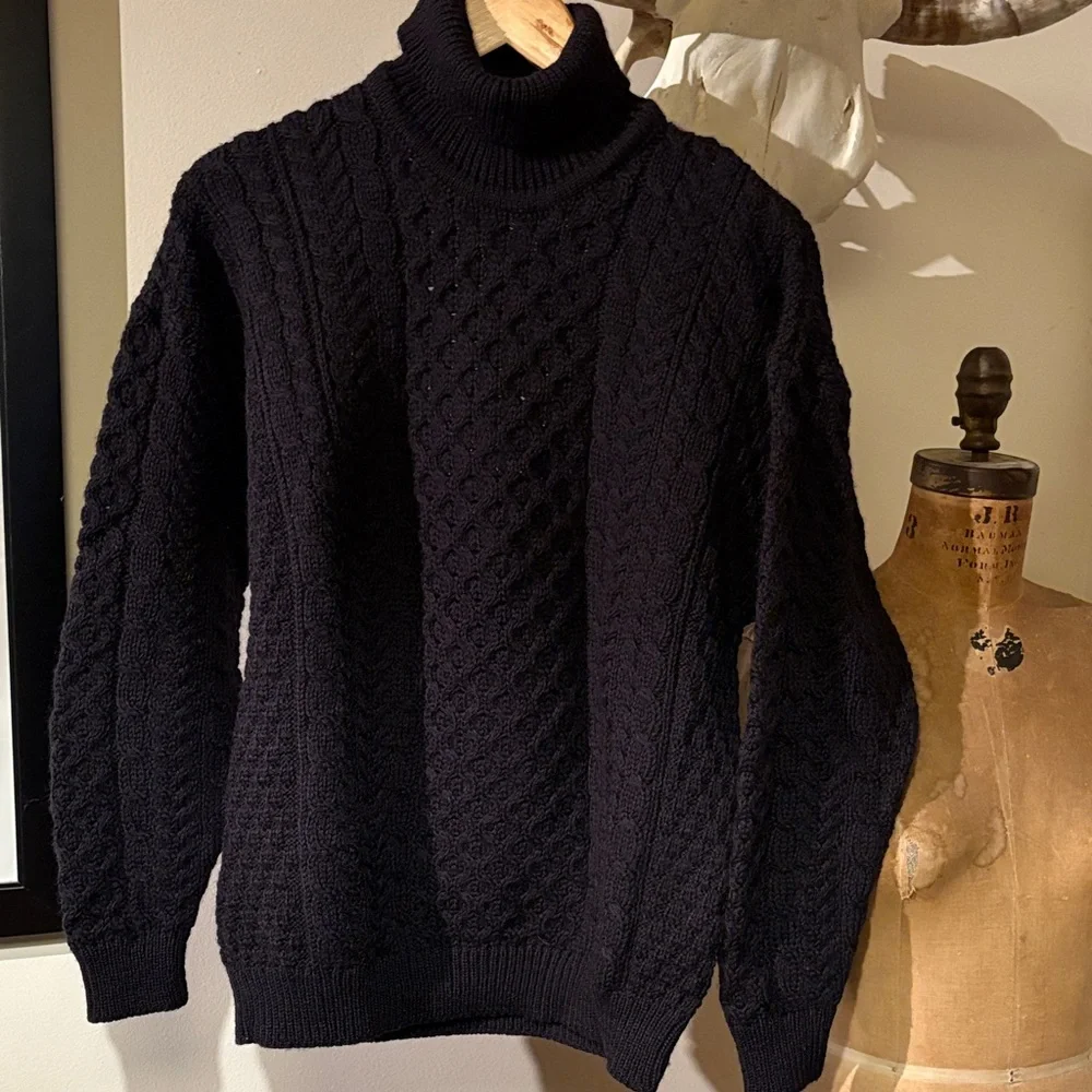 Carraig Donn Wool Black Cable Knit Turtleneck Sweater - Picture 6 of 9